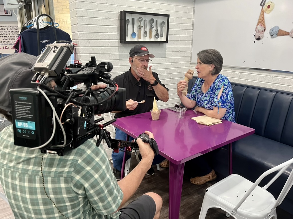 Tami and Aaron Pyfer eating ice cream